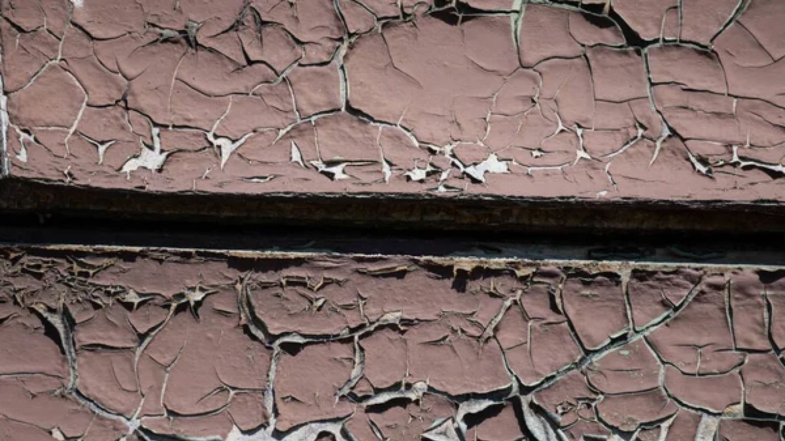 14 Red Flags That Your Home Is Slowly Falling Apart