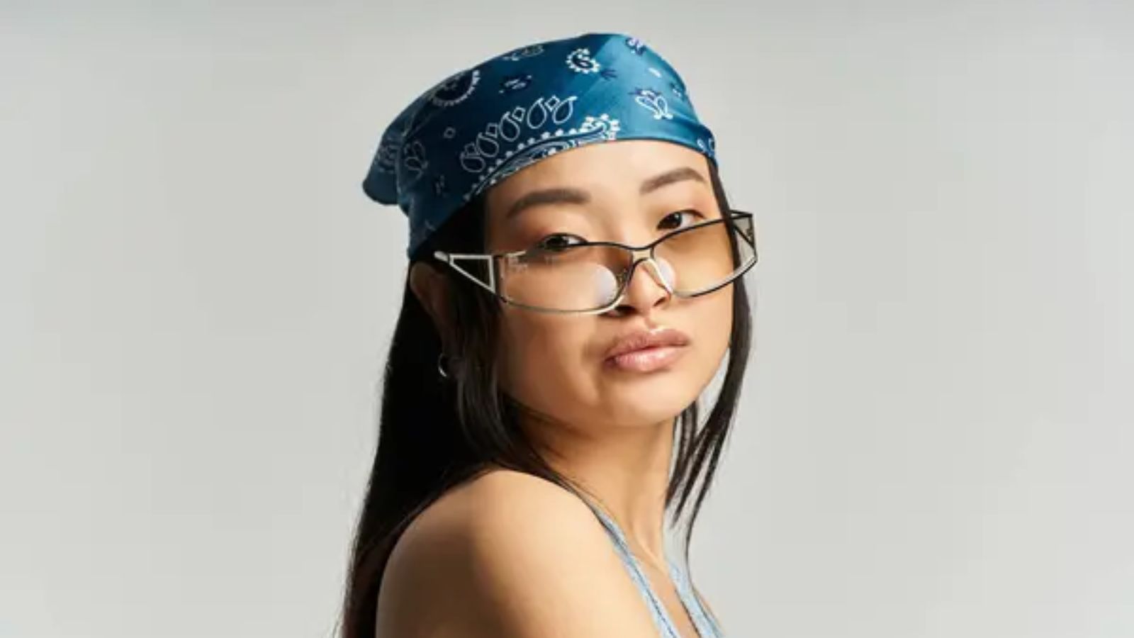 25 Clever Ways a Simple Bandana Can Save You in a Survival Situation