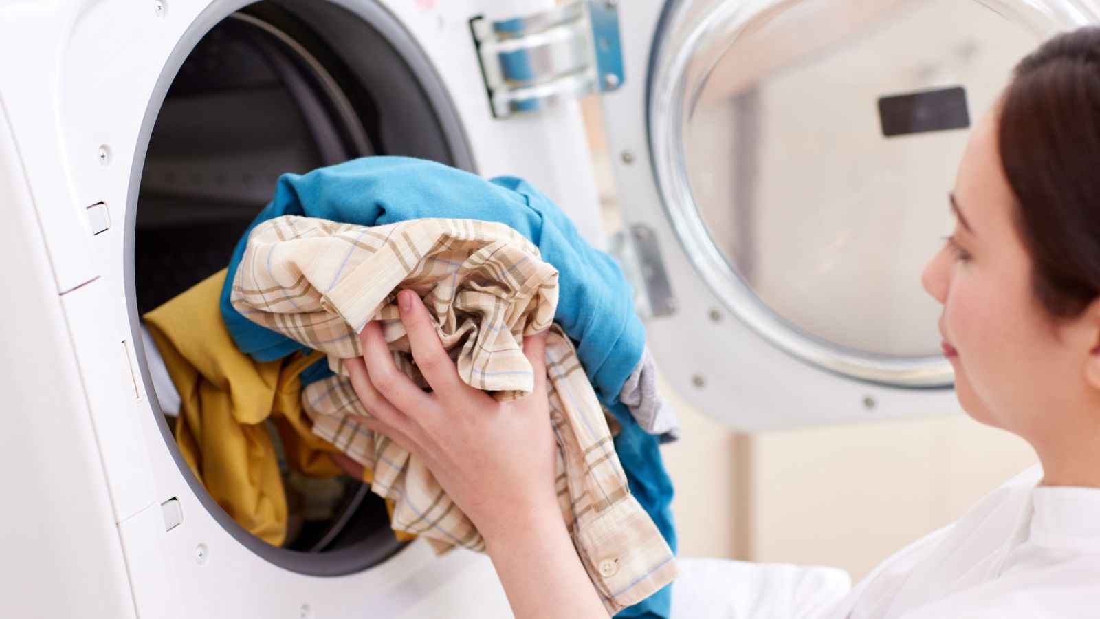 12 Everyday Habits That Keep a Home Clean and Clutter-Free 1 Laundry