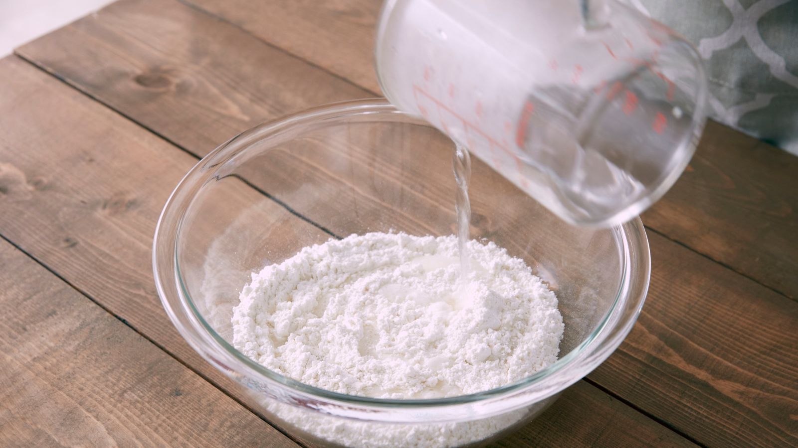 15 Everyday Baking Soda Tricks That Could Help in an Emergency
